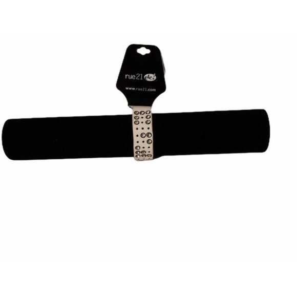 Rue21‎ Women's White Studded Bracelet Fashion Jewelry Snap Closure - Picture 2 of 4